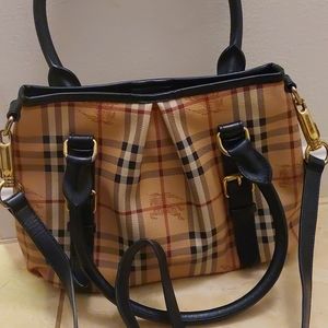 Burberry nova check monogrammed